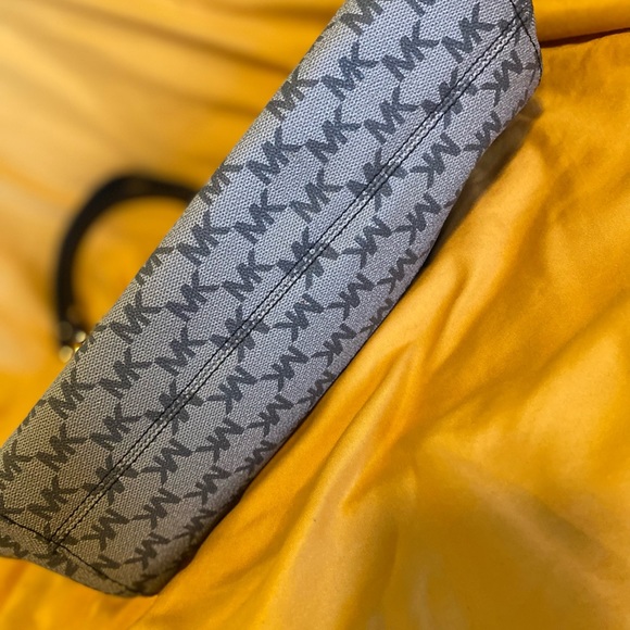 Silver MK purse - Picture 2 of 3